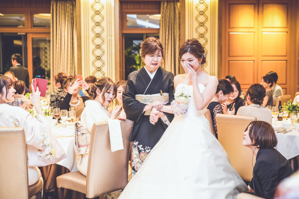 KITTE博多の最上階で結婚式の撮影 結婚式写真、前撮り、コマーシャルフォト、ムービーなら神奈川県横浜市のインプルーブ